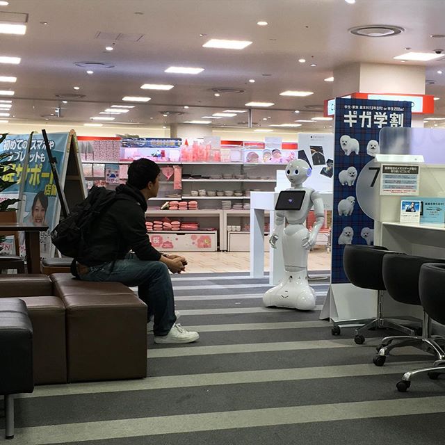 There’s a robot approaching customers at the SoftBank shop